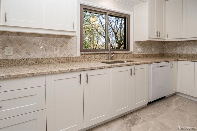 Foto del edificio - 2700 Colonial Way