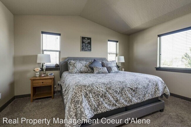 Building Photo - 4 br, 2.5 bath House - 3371 E Bogie Drive