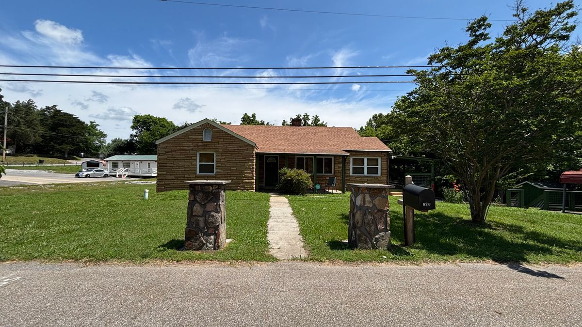 Primary Photo - 626 W Main St