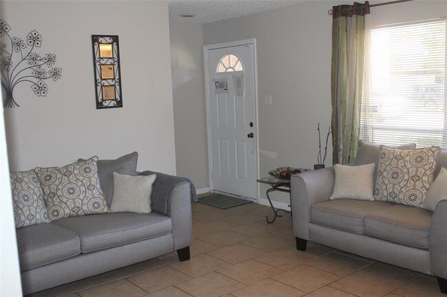 Building Photo - 9252 Westwood Village Dr