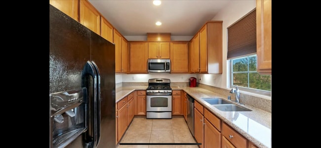 Building Photo - Great Spanish Walk Condo