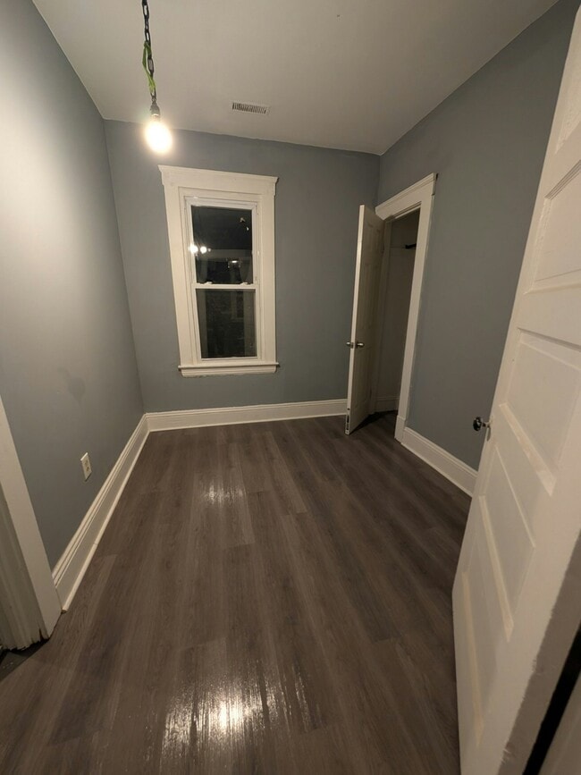 Building Photo - 1169 E 60th St