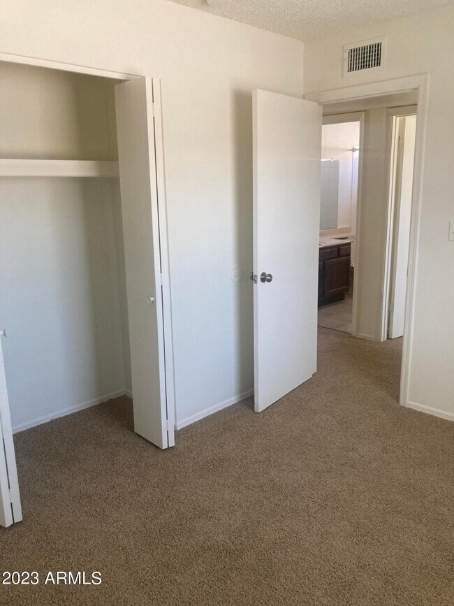 Foto del edificio - 516 W Mohawk Ln