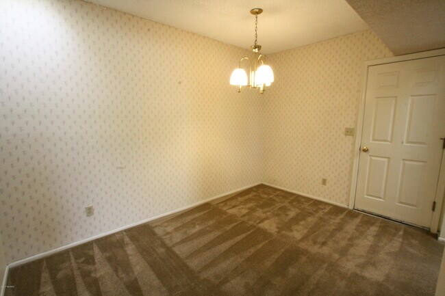 Building Photo - 179 W Lillian Ln