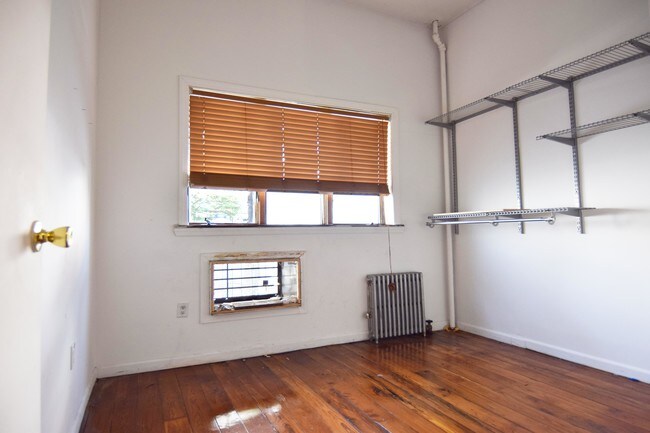 Foto del edificio - 684 Metropolitan Ave