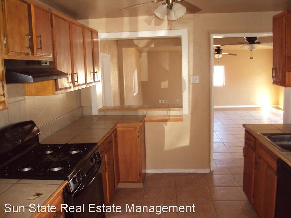 Building Photo - 3 br, 1.5 bath House - 4909 Comanche Rd NE