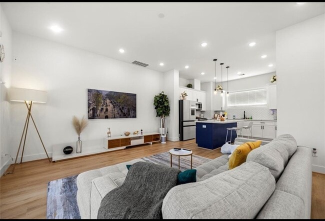 Foto del edificio - 2902 Rosalie St