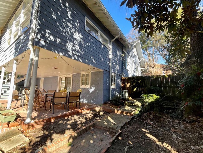Building Photo - 414 Pittsboro St