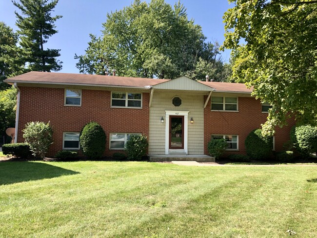 Building Photo - 467 E Stafford Ave