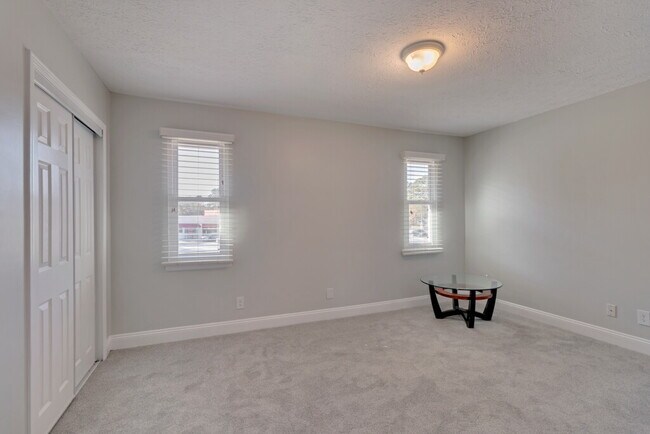 Foto del edificio - 832 Tibet Ave