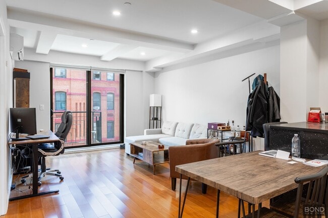 Building Photo - 402 W 50th St