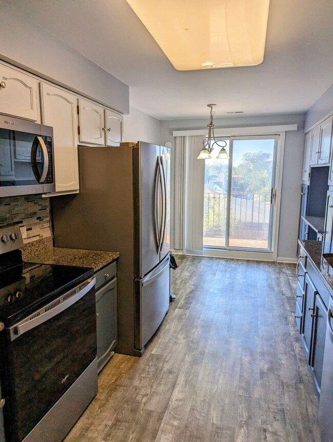 Kitchen - 5935 Lincoln Ave