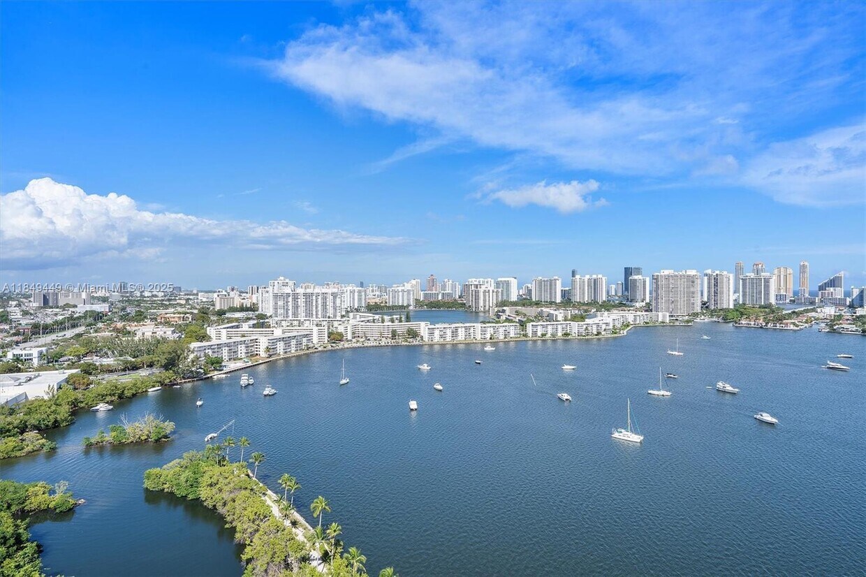 Primary Photo - 17301 Biscayne Blvd