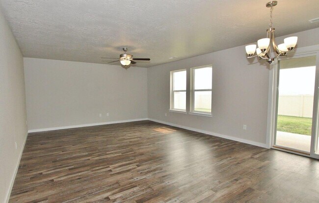 Foto del edificio - Spacious Home w/Open Floor-Plan