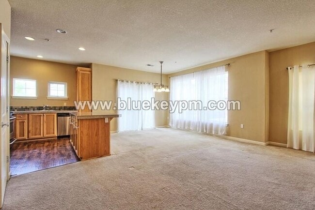 Building Photo - 2 Bed, 2.5 Bath Townhome at Woodhaven Crossing in Sherwood