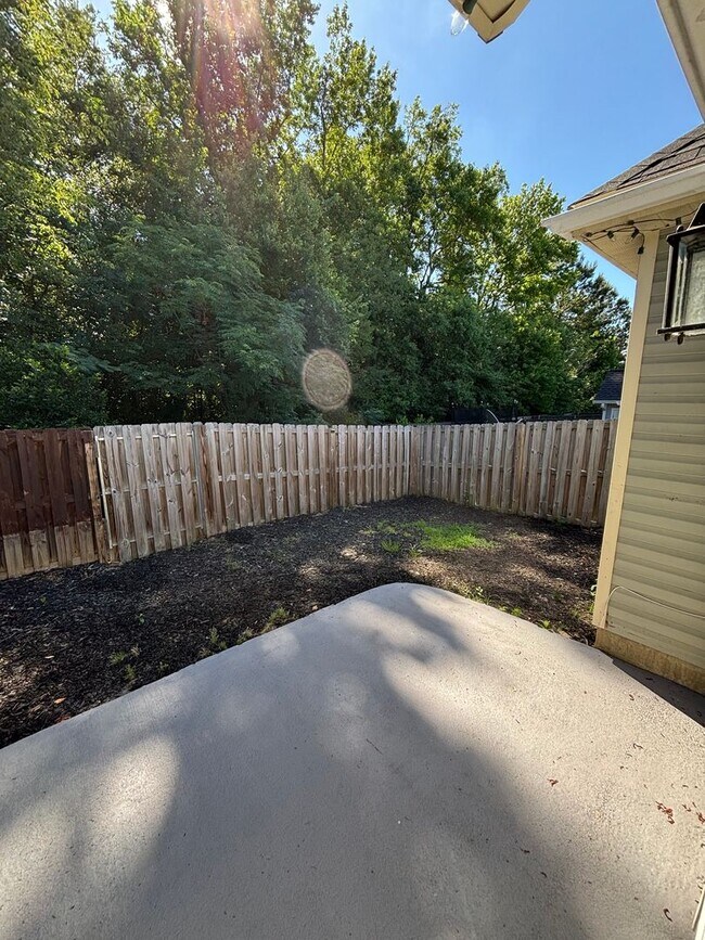 Foto del edificio - 806 Whispering Willow Ct