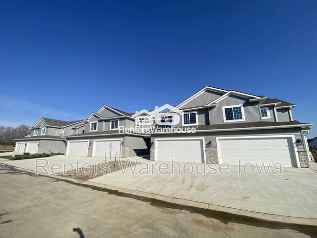 Building Photo - 7000 Lake Hill Dr