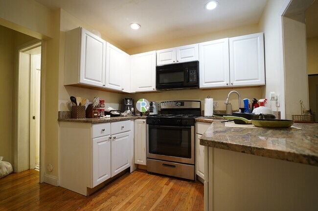 Building Photo - 62 Egmont St