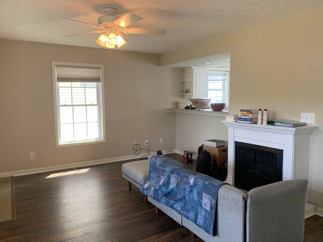 Foto del edificio - Spacious 2 bd/3 bath Townhouse with finish...