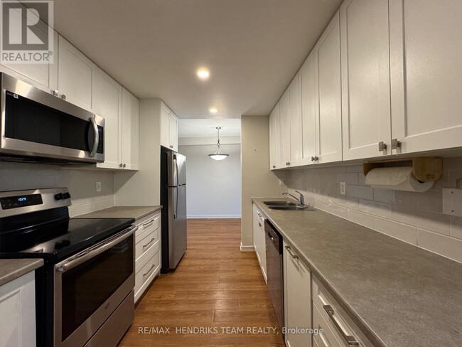 Building Photo - 36 Arran Dr