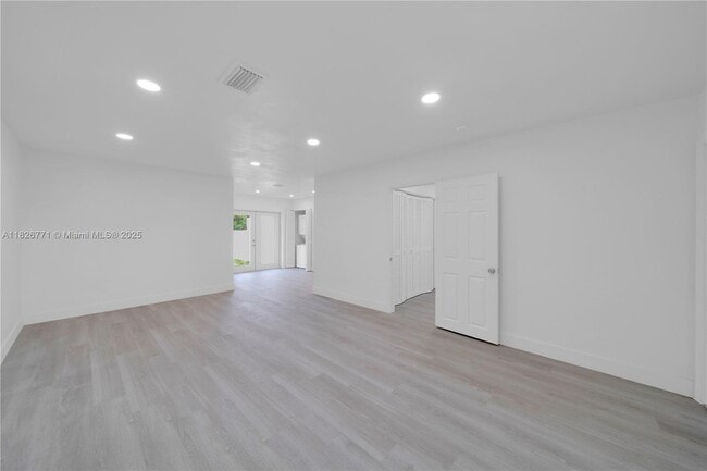 Building Photo - 4750 SW 131st Ave