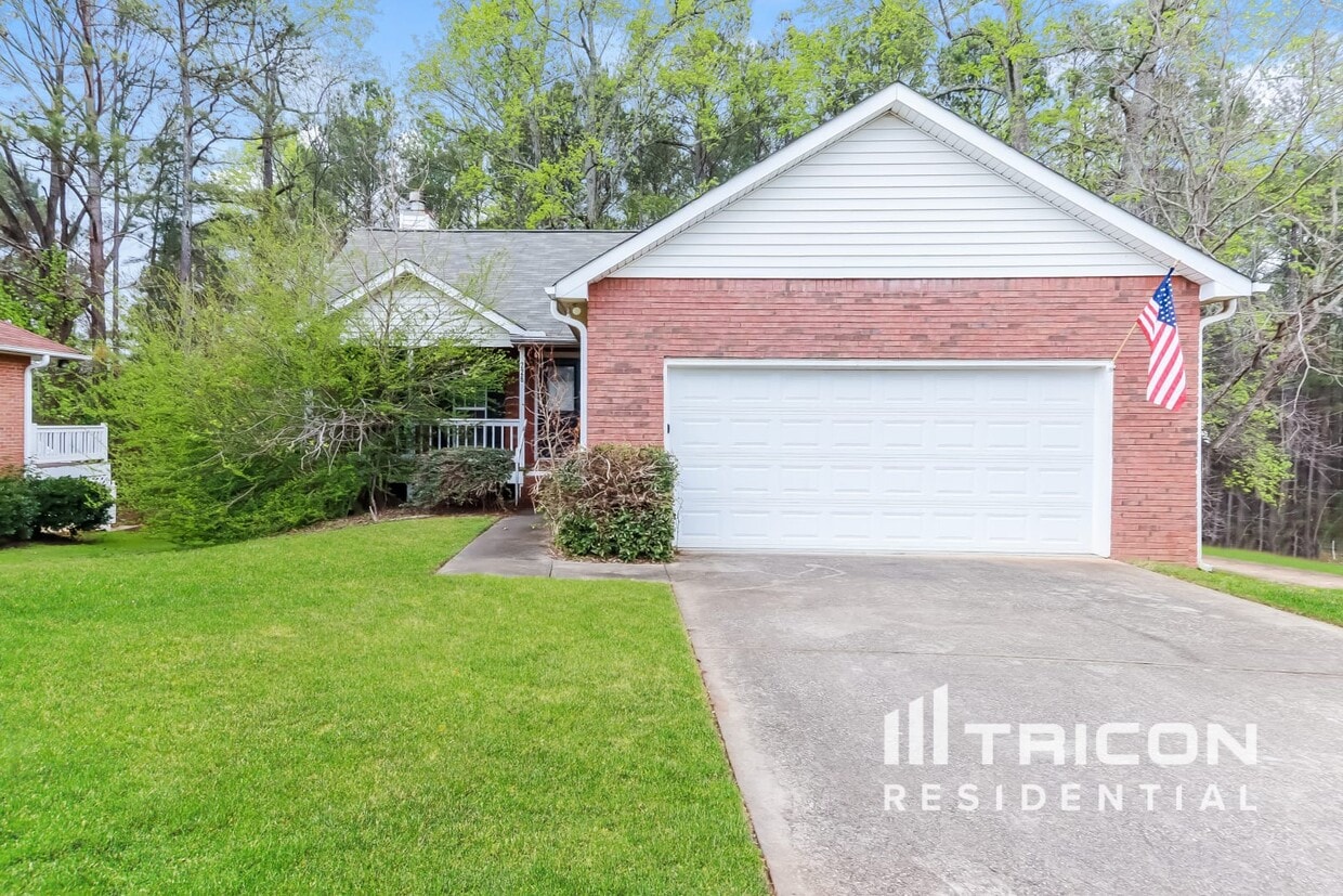 Primary Photo - 226 Oakwood Cir