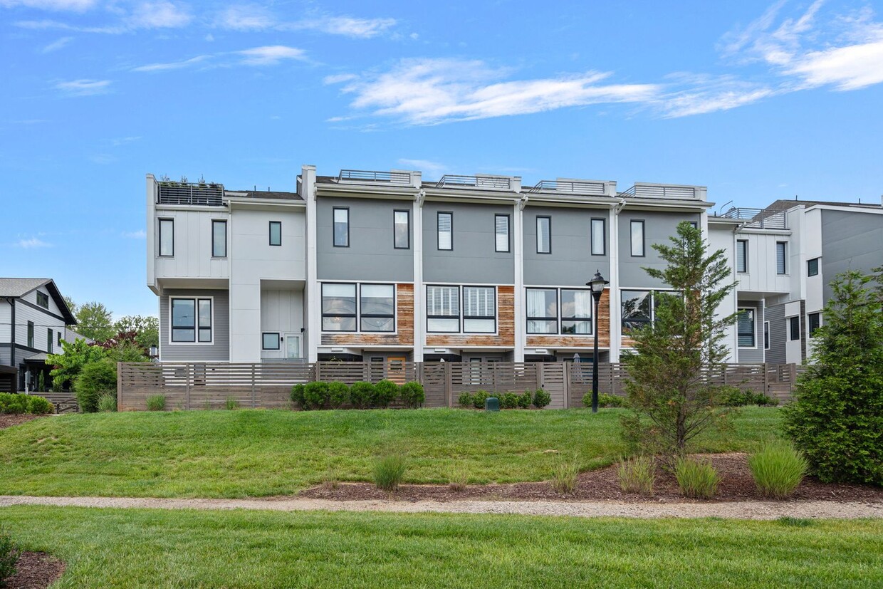 Primary Photo - 3 bedroom modern townhome