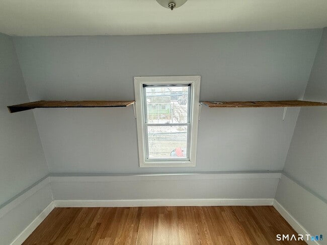 Building Photo - 352 Charles St