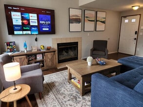 Building Photo - 15904 Admiralty Way