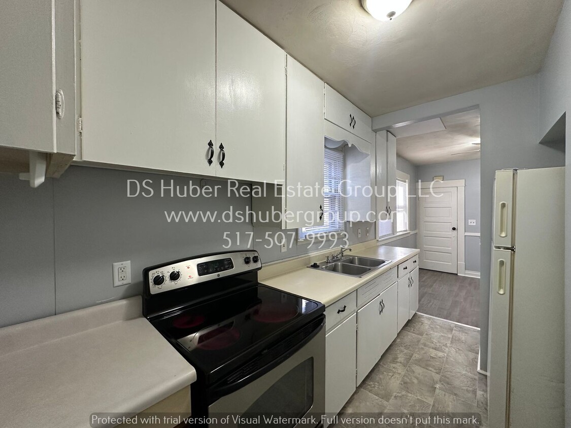 Foto principal - 2 Bed 1 Bath Lower level Apartment With AL...