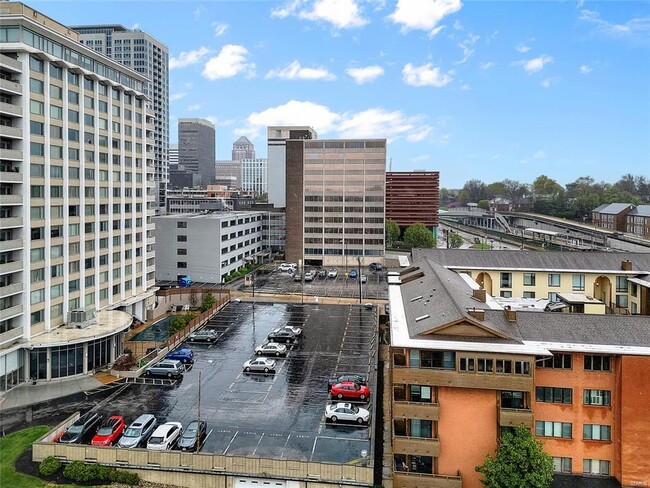 Foto del edificio - 250 S Brentwood Blvd