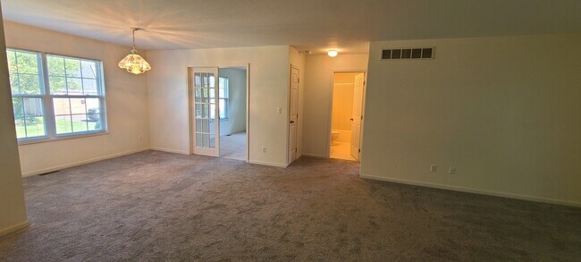 Building Photo - 38 E Willow St