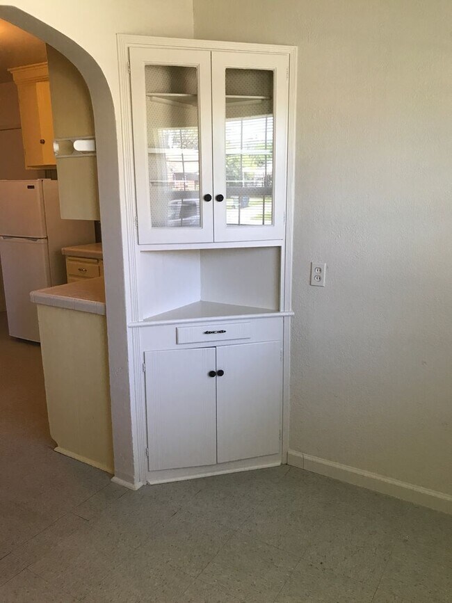 Foto del edificio - 2 bed / 1 ba cottage - Yuba City