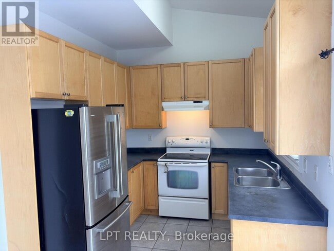 Photo du bâtiment - 38 Silent Pond Crescent