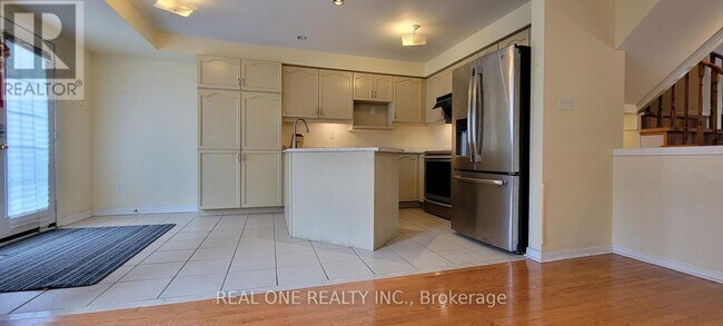 Photo du bâtiment - 749 Bur Oak Ave