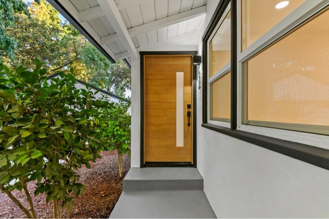 Foto del edificio - 5370 Moddison Ave