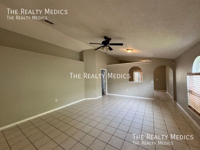 Foto del edificio - 8125 Golden Chickasaw Cir