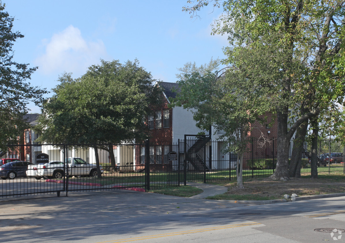 Cambridge Oaks Apartments