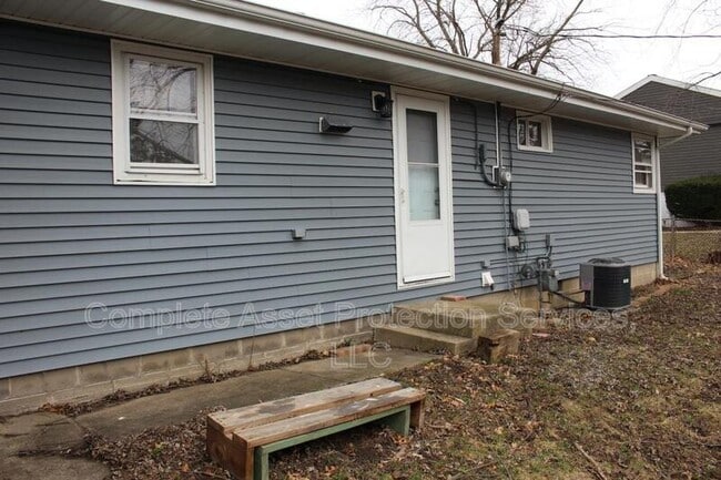 Building Photo - 3421 W 77th Pl