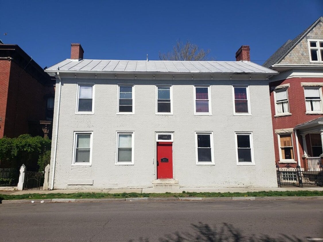 Primary Photo - 111 S Main St