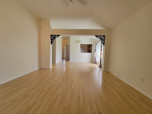 Foto del edificio - 108 Roosevelt Ct