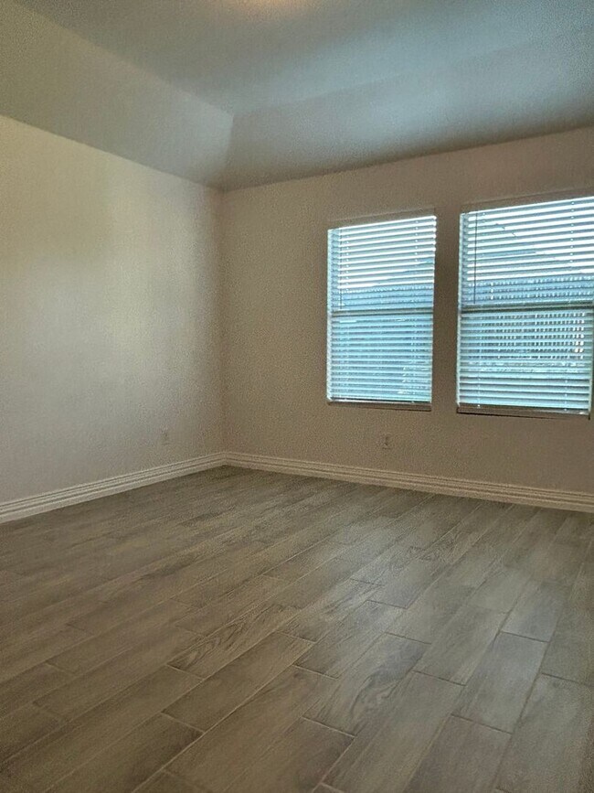 Building Photo - 752 Cascade Ln