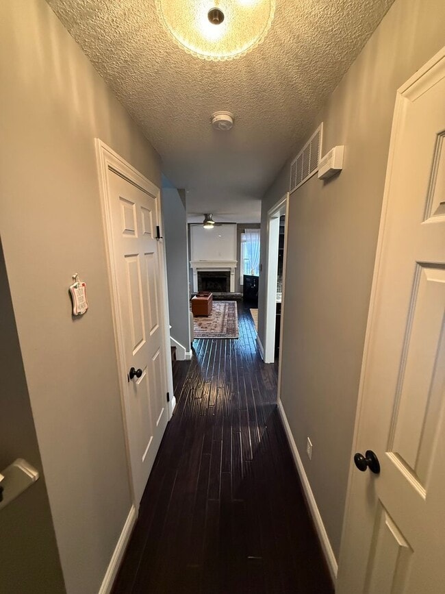 Building Photo - Partially Furnished Townhome 3-Bed, 3.5-Bath in Overland Park – Stunning with Modern Updates & Co...