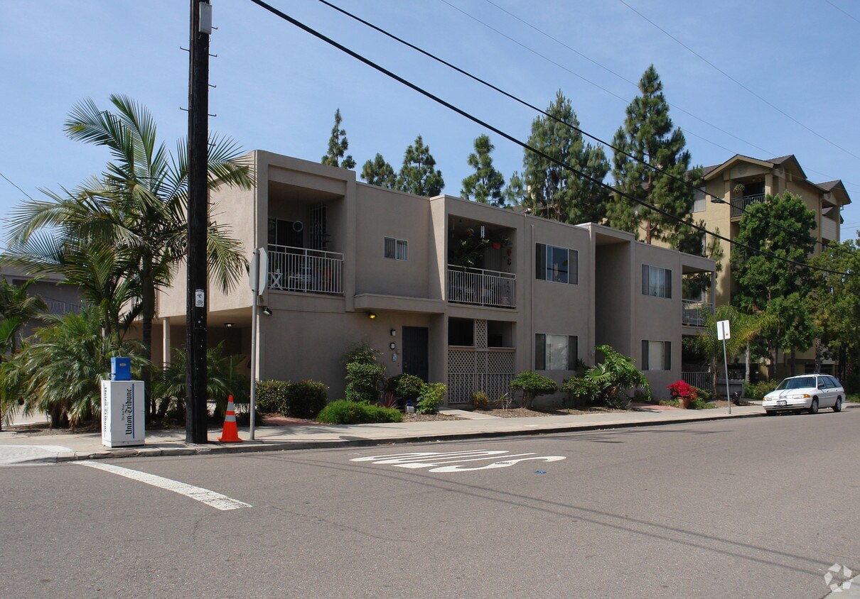 Primary Photo - 325 E Arbor Dr