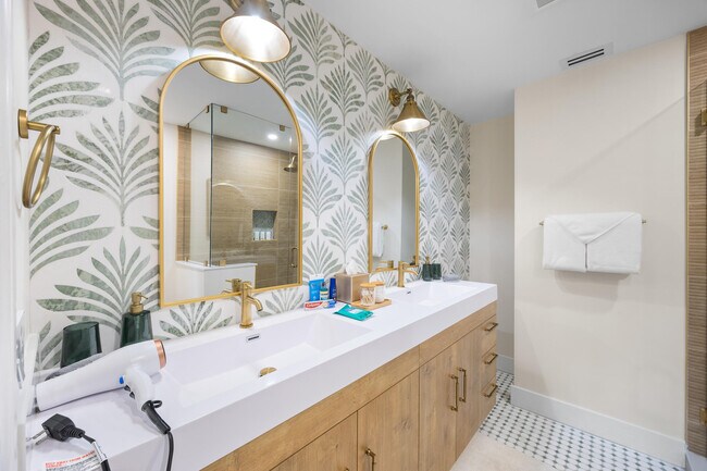 Foto del edificio - 1096 SW 27th Ave