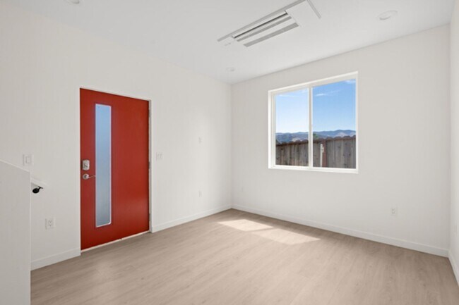 Building Photo - 291 Ramona Dr