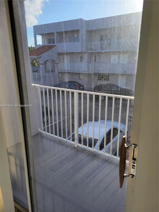 Foto del edificio - 2680 W 76th St
