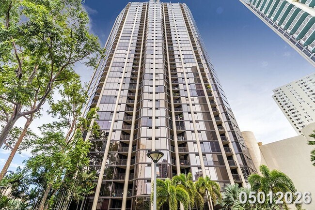Building Photo - Luxury 1-Bedroom Condo with Stunning Mountain Views