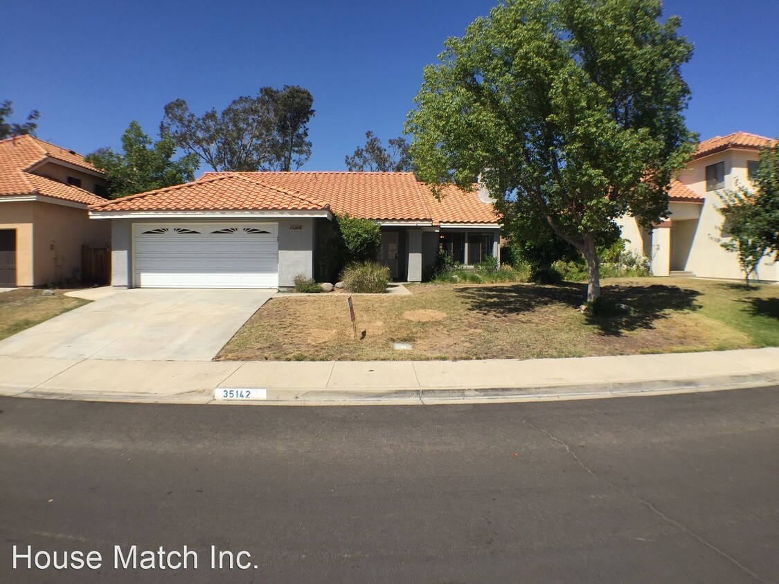 Primary Photo - 4 br, 2 bath House - 35142 Momat ave