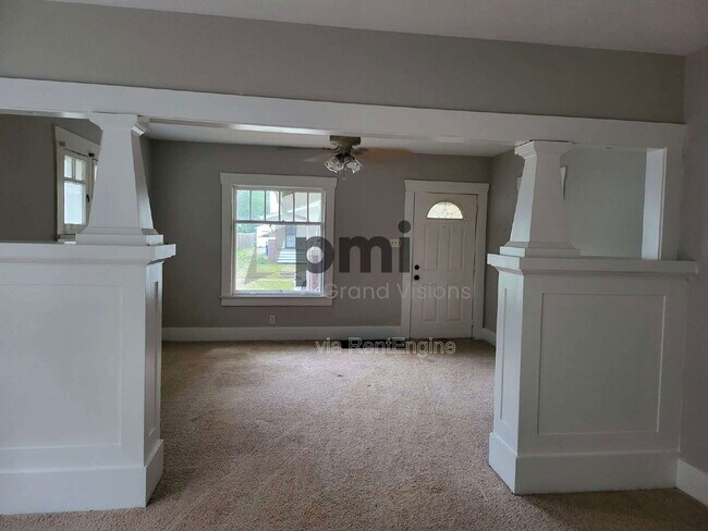 Foto del edificio - 750 W Cushing St